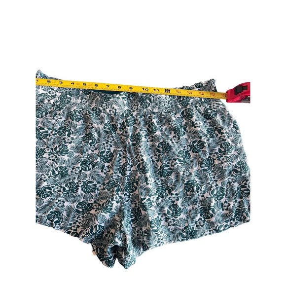 Loft beach size medium shorts (13$) - Picture 3 of 5